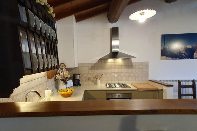 Apertura parete tra cucina e soggiorno