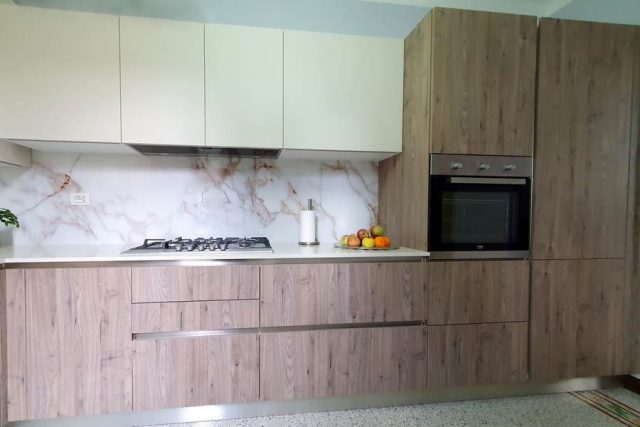 Forno a colonna installato nella Start J di Veneta Cucine
